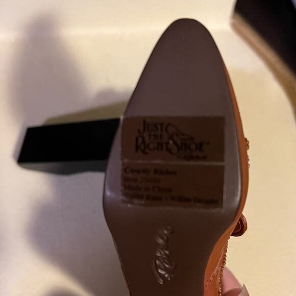 Just the Right Shoe Courtly Riches - Picture 10 of 13